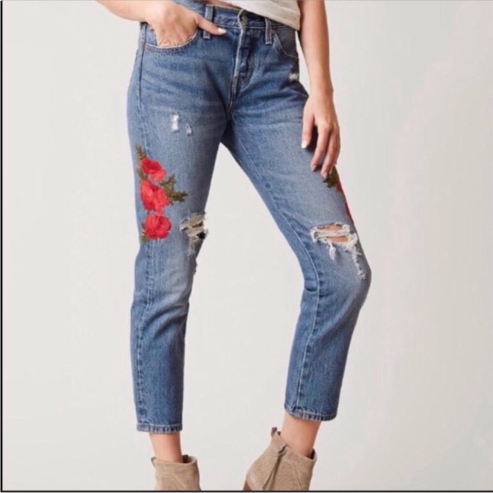 Levi’s Floral Embroidered 501 Button-fly Tapered Jeans, size 25